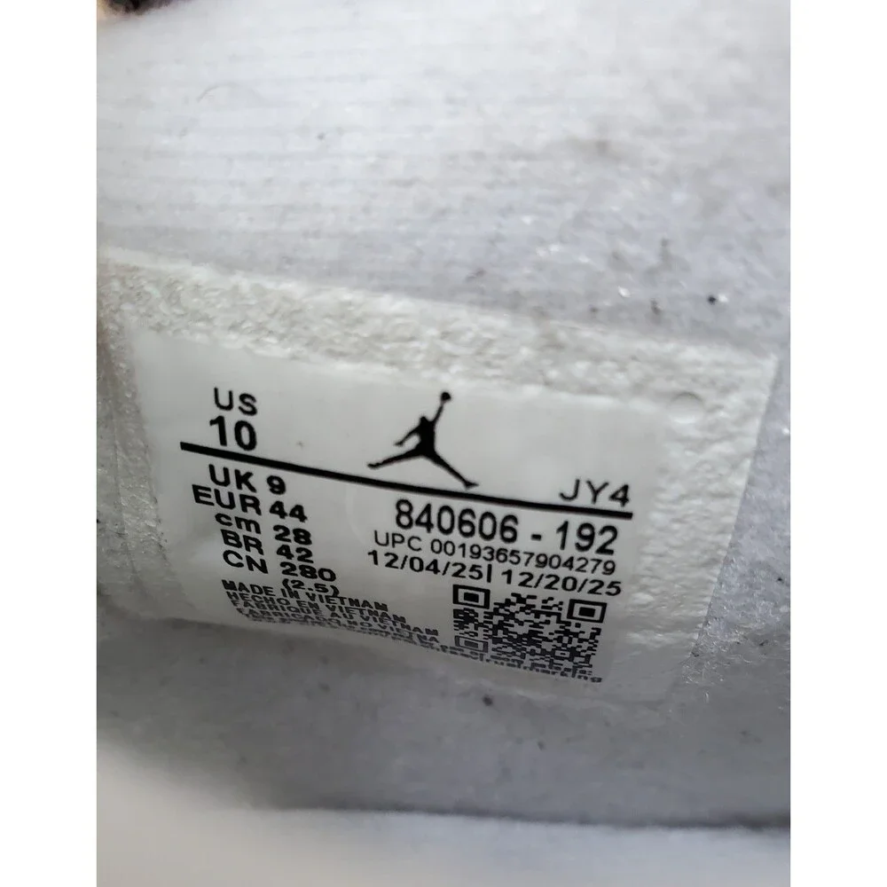 Nike Air Jordan 4 Retro White Cement. Size 10